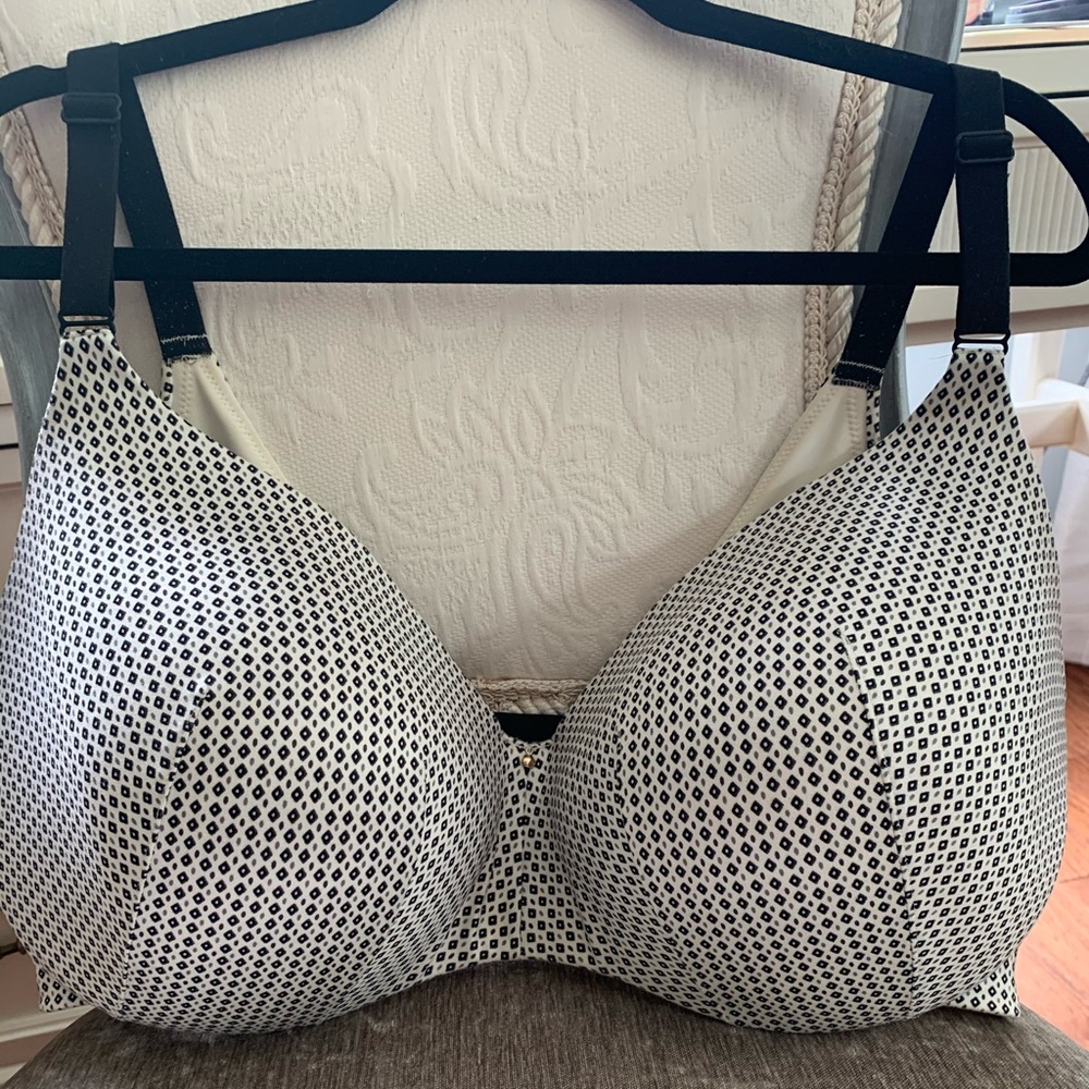 Cacique back smoothing underwire bra.  Size 40H.